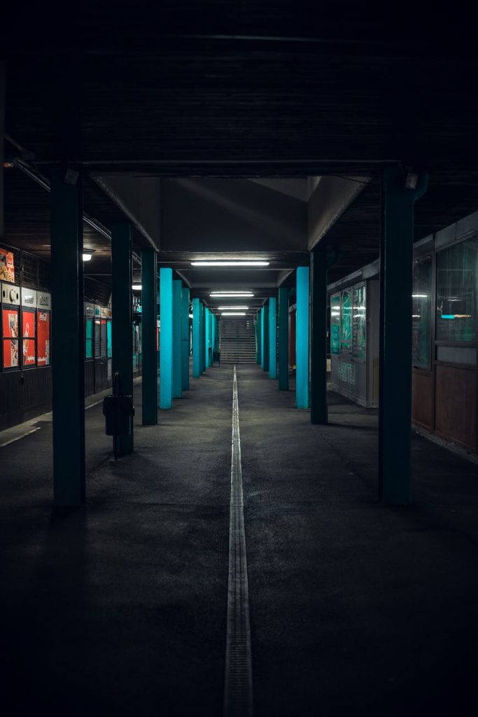 an empty subway station